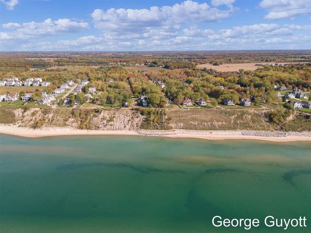 7146 Lakeview Avenue, South Haven, MI 49090