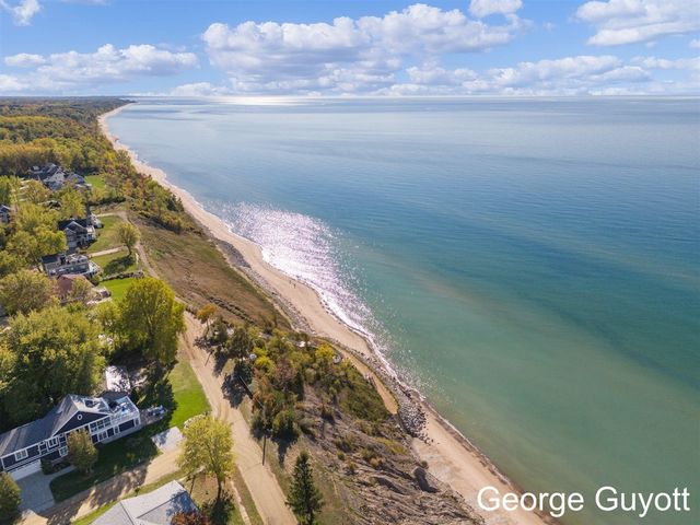 7146 Lakeview Avenue, South Haven, MI 49090