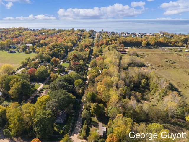 7146 Lakeview Avenue, South Haven, MI 49090