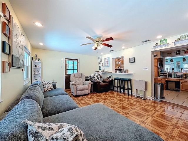 3213 56TH WAY N, St Petersburg, FL 33710