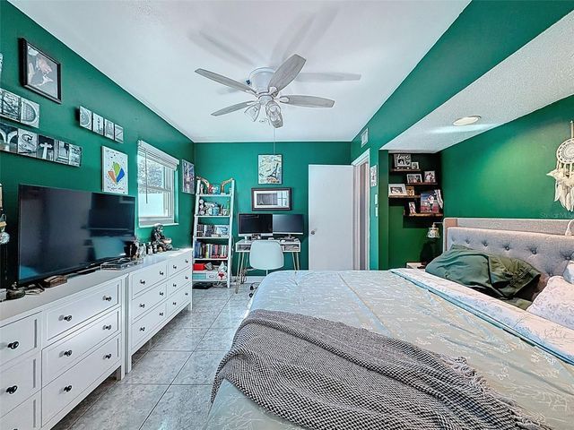 3213 56TH WAY N, St Petersburg, FL 33710