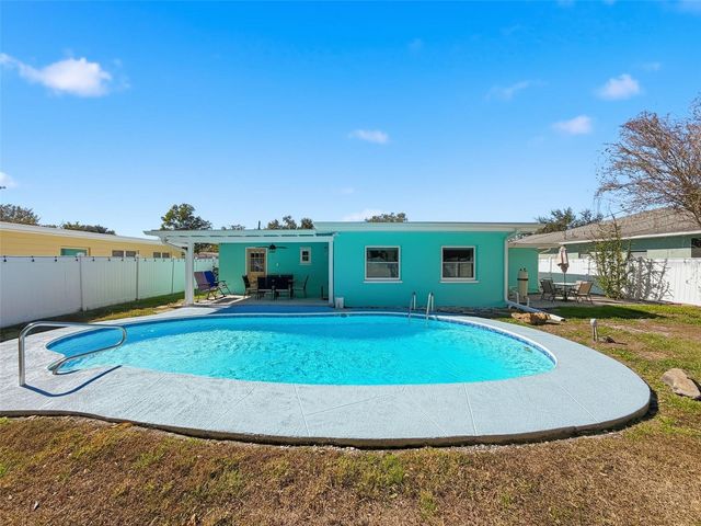 3213 56TH WAY N, St Petersburg, FL 33710