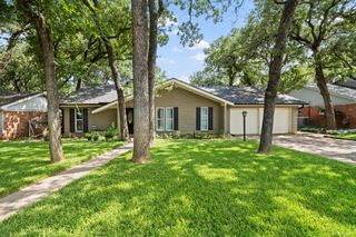 1217 W Redbud Drive, Hurst, TX 76053
