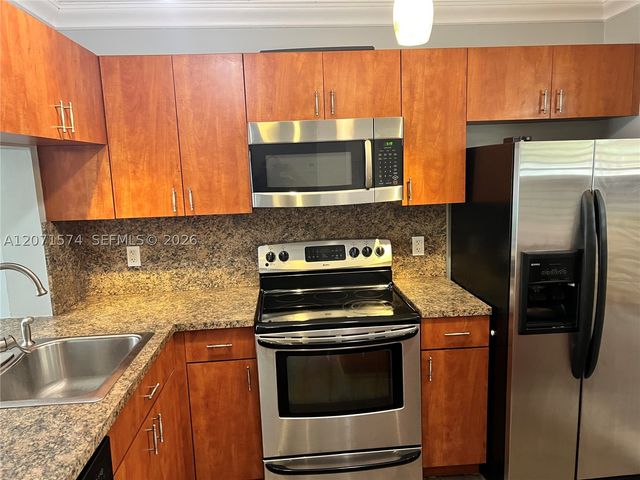 10005 Winding Lake Road 105, Sunrise, FL 33351