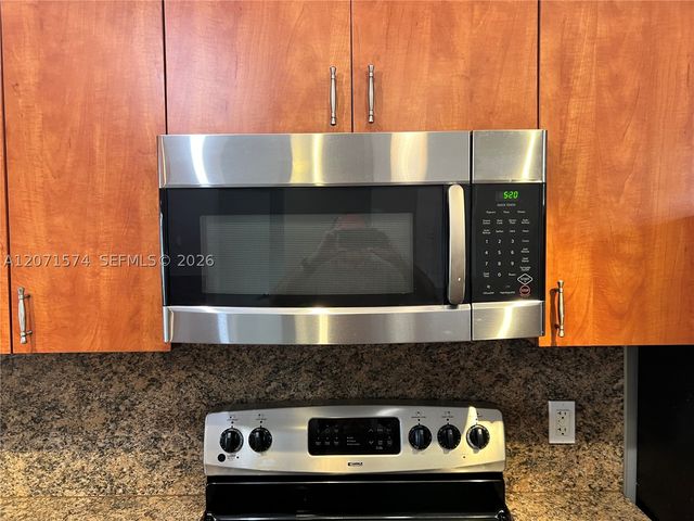 10005 Winding Lake Road 105, Sunrise, FL 33351