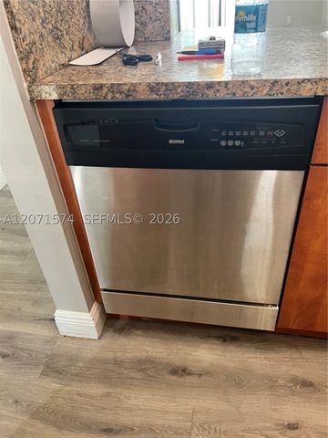 10005 Winding Lake Road 105, Sunrise, FL 33351
