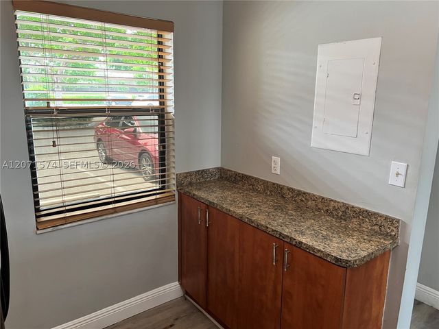 10005 Winding Lake Road 105, Sunrise, FL 33351