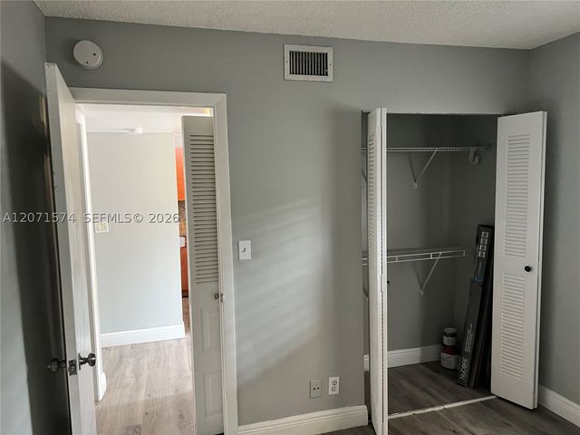 10005 Winding Lake Road 105, Sunrise, FL 33351
