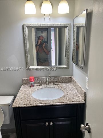 10005 Winding Lake Road 105, Sunrise, FL 33351