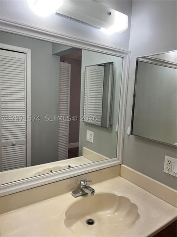 10005 Winding Lake Road 105, Sunrise, FL 33351