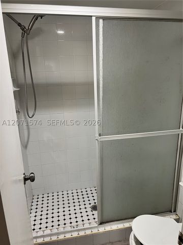 10005 Winding Lake Road 105, Sunrise, FL 33351