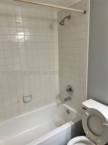10005 Winding Lake Road 105, Sunrise, FL 33351