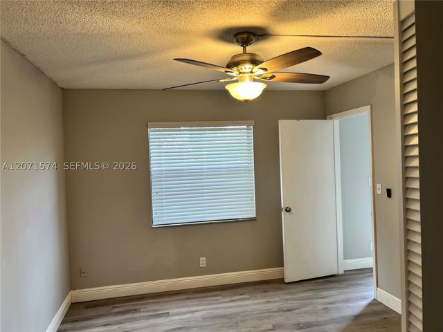 10005 Winding Lake Road 105, Sunrise, FL 33351