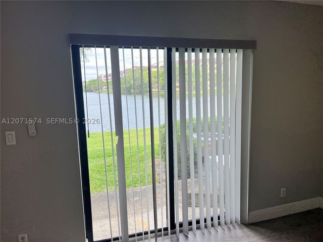 10005 Winding Lake Road 105, Sunrise, FL 33351