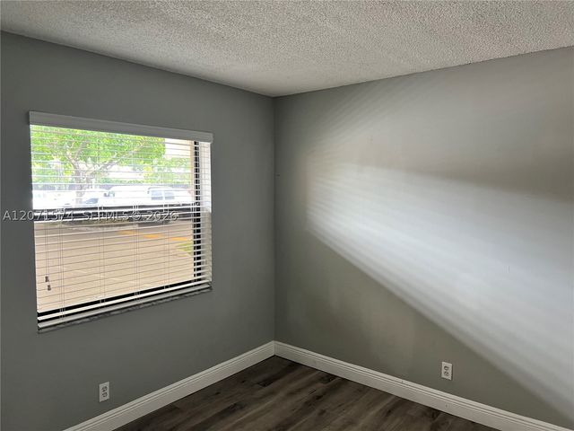 10005 Winding Lake Road 105, Sunrise, FL 33351