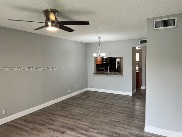 10005 Winding Lake Road 105, Sunrise, FL 33351