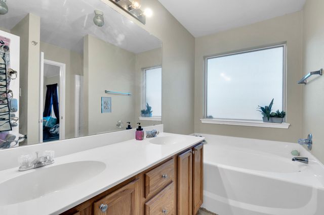 131 Logan Lane, Waxahachie, TX 75165