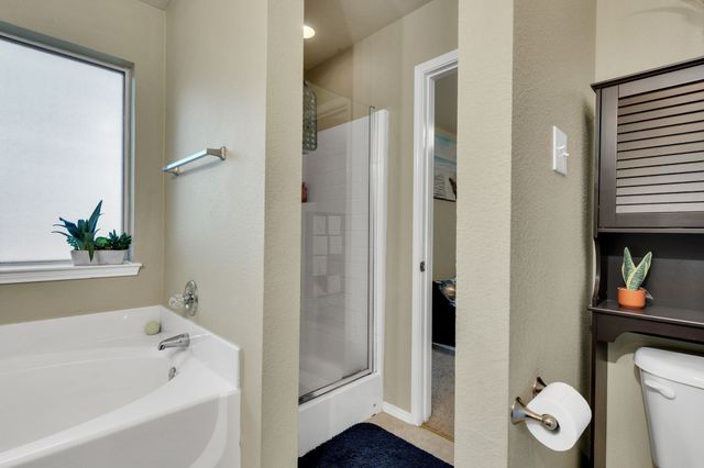 131 Logan Lane, Waxahachie, TX 75165