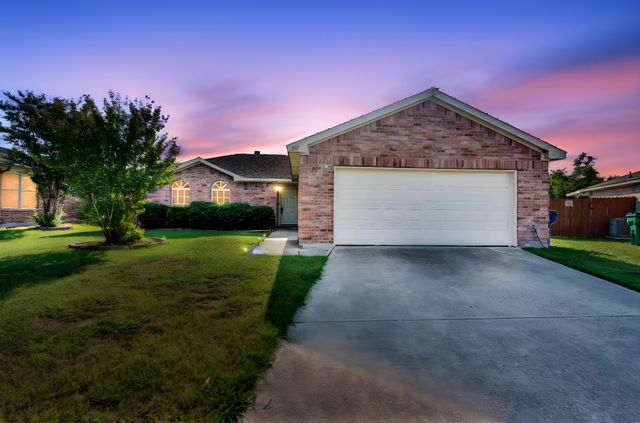 131 Logan Lane, Waxahachie, TX 75165