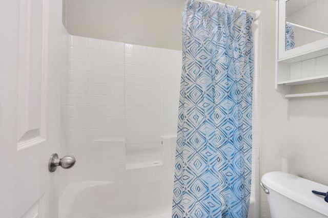131 Logan Lane, Waxahachie, TX 75165