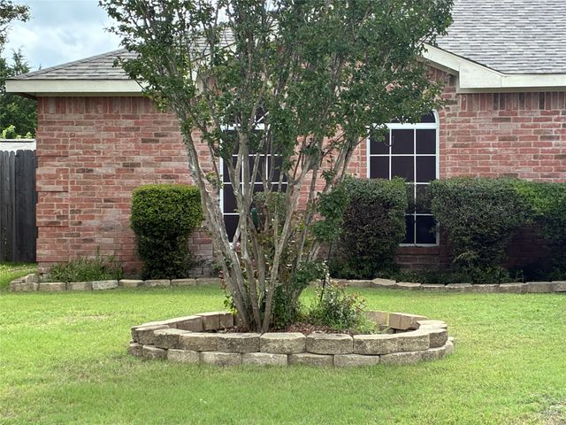 131 Logan Lane, Waxahachie, TX 75165