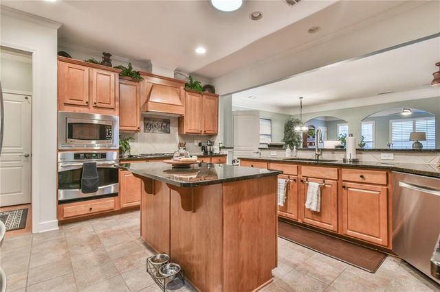 6417 Hickory Springs Circle, Hoschton, GA 30548