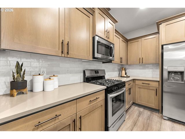 10571 Se HERITAGE Rd, Happy Valley, OR 97086