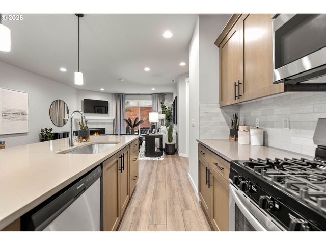 10571 Se HERITAGE Rd, Happy Valley, OR 97086