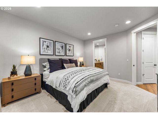 10571 Se HERITAGE Rd, Happy Valley, OR 97086