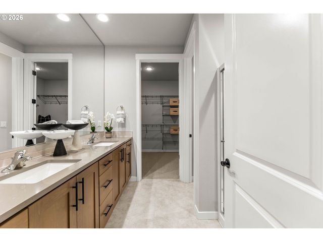 10571 Se HERITAGE Rd, Happy Valley, OR 97086