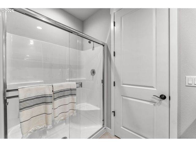 10571 Se HERITAGE Rd, Happy Valley, OR 97086