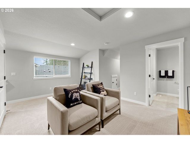 10571 Se HERITAGE Rd, Happy Valley, OR 97086
