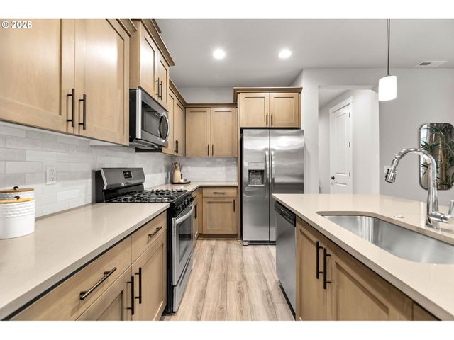 10571 Se HERITAGE Rd, Happy Valley, OR 97086