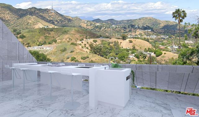6907 Cahuenga Park Trail, Los Angeles, CA 90068