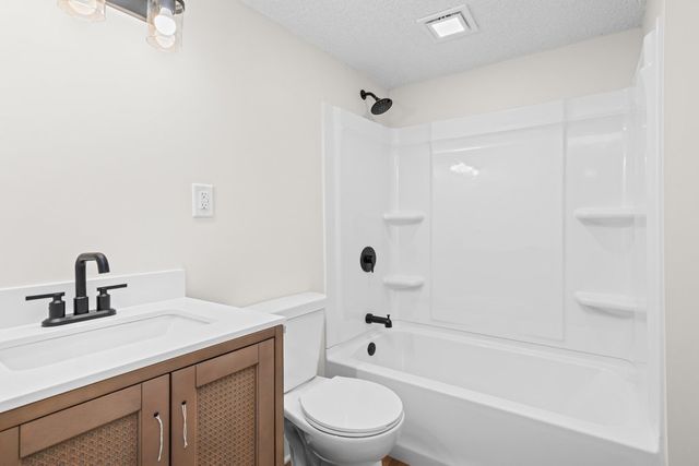 392 33rd Avenue Court, East Moline, IL 61244