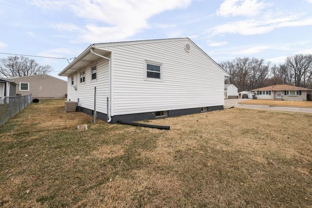 392 33rd Avenue Court, East Moline, IL 61244