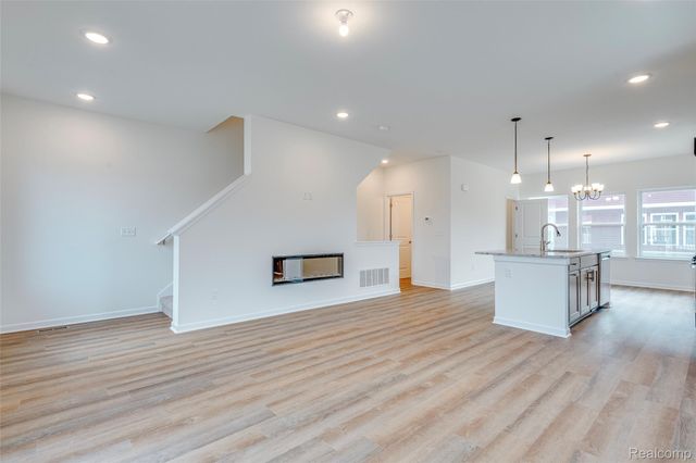 4876 Parkside Lane, Troy, MI 48085