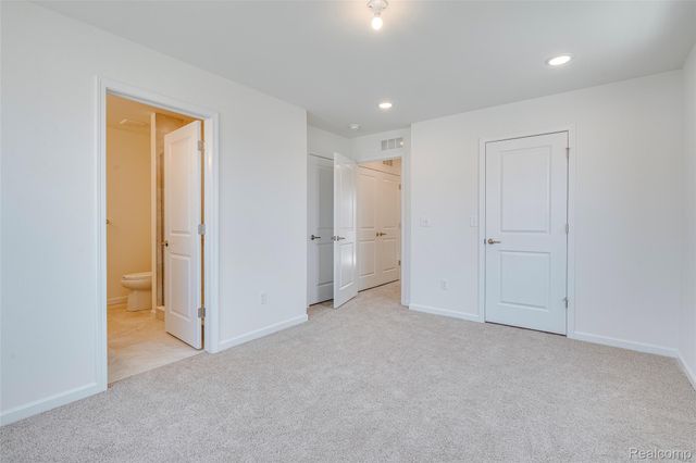 4876 Parkside Lane, Troy, MI 48085
