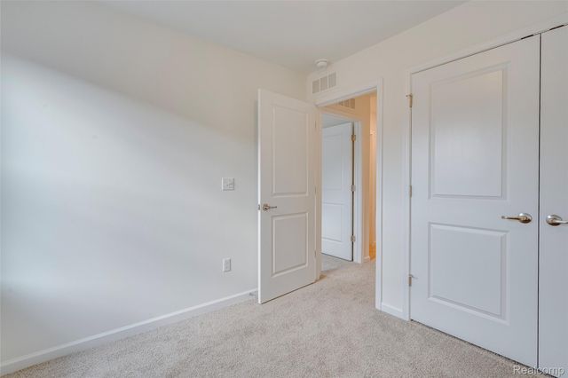 4876 Parkside Lane, Troy, MI 48085