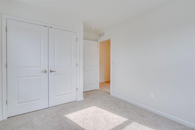 4876 Parkside Lane, Troy, MI 48085