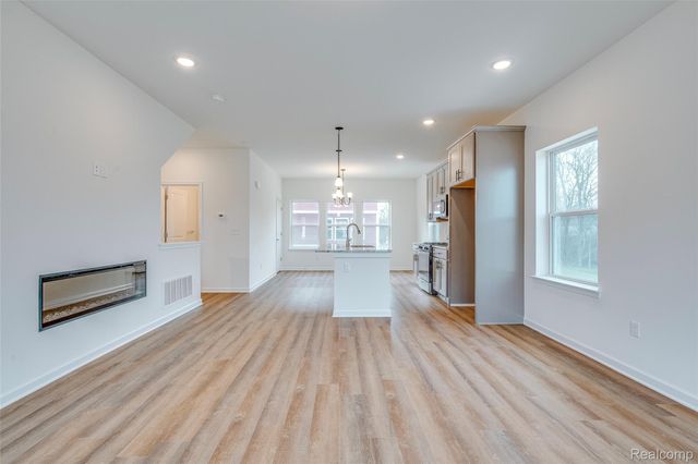 4876 Parkside Lane, Troy, MI 48085