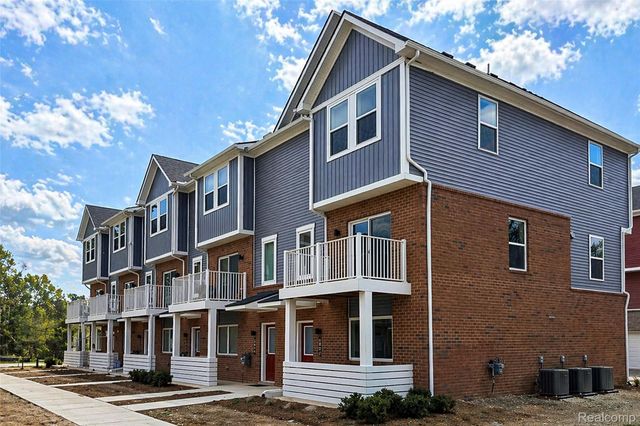 4876 Parkside Lane, Troy, MI 48085