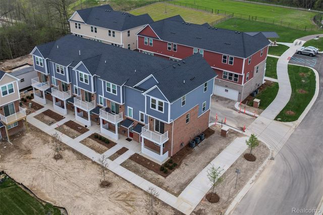 4876 Parkside Lane, Troy, MI 48085