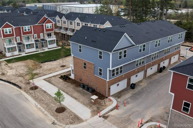 4876 Parkside Lane, Troy, MI 48085