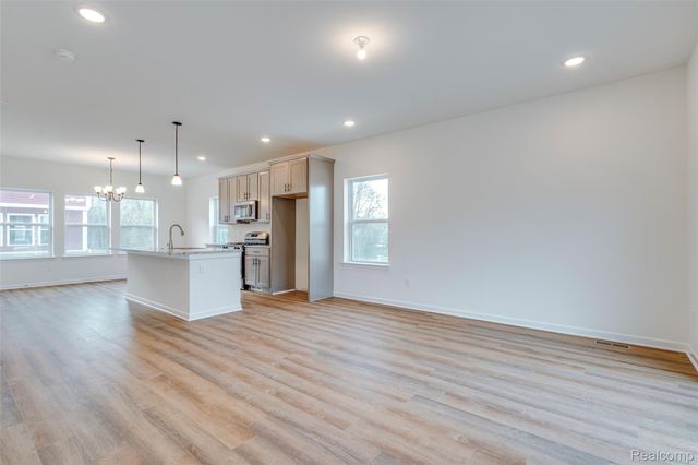 4876 Parkside Lane, Troy, MI 48085
