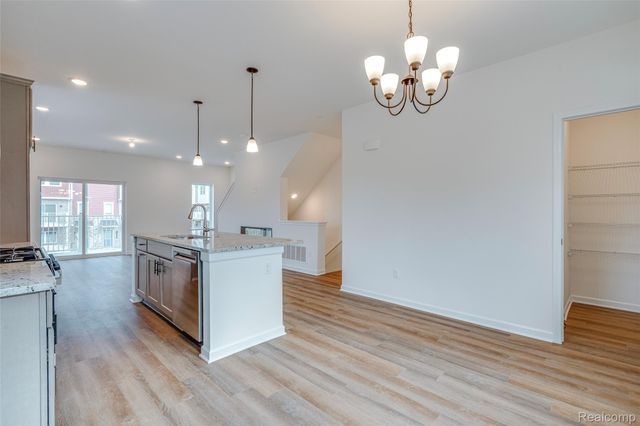 4876 Parkside Lane, Troy, MI 48085