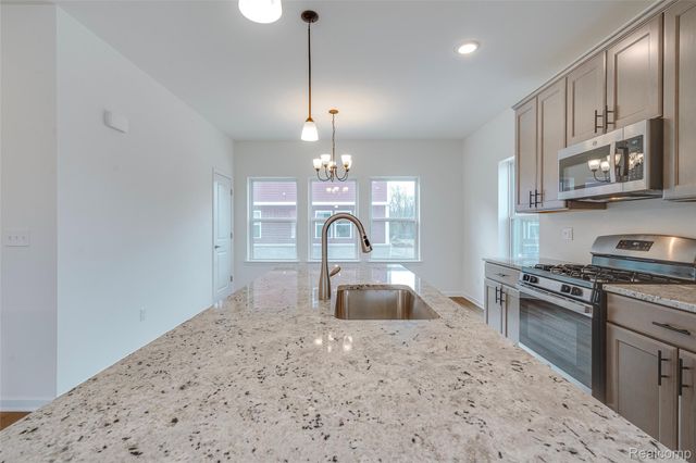 4876 Parkside Lane, Troy, MI 48085