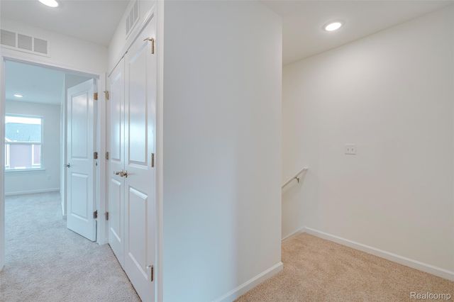 4876 Parkside Lane, Troy, MI 48085