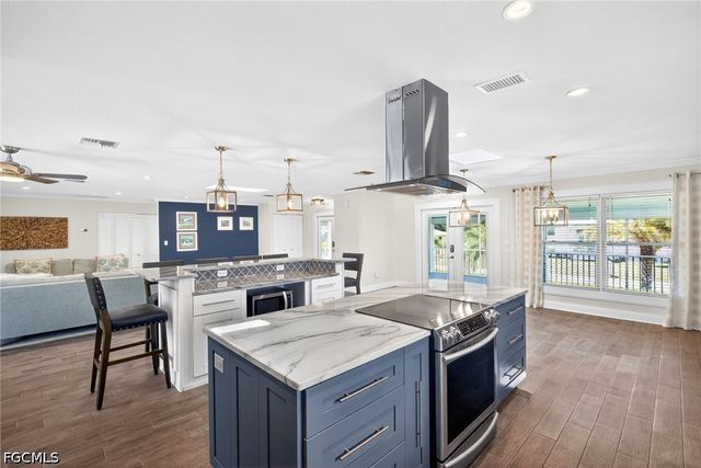 5866 Tahiti DR, Bokeelia, FL 33922