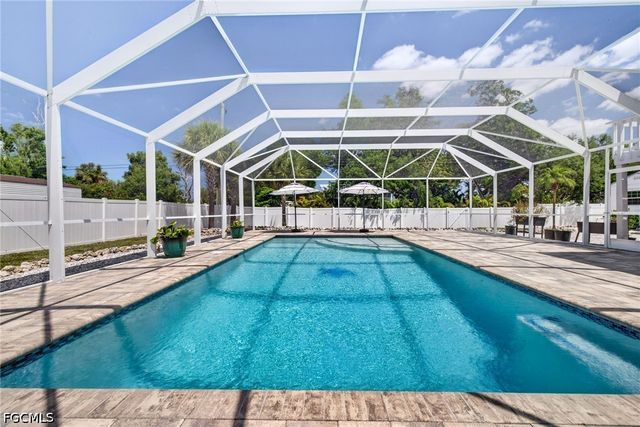 5866 Tahiti DR, Bokeelia, FL 33922